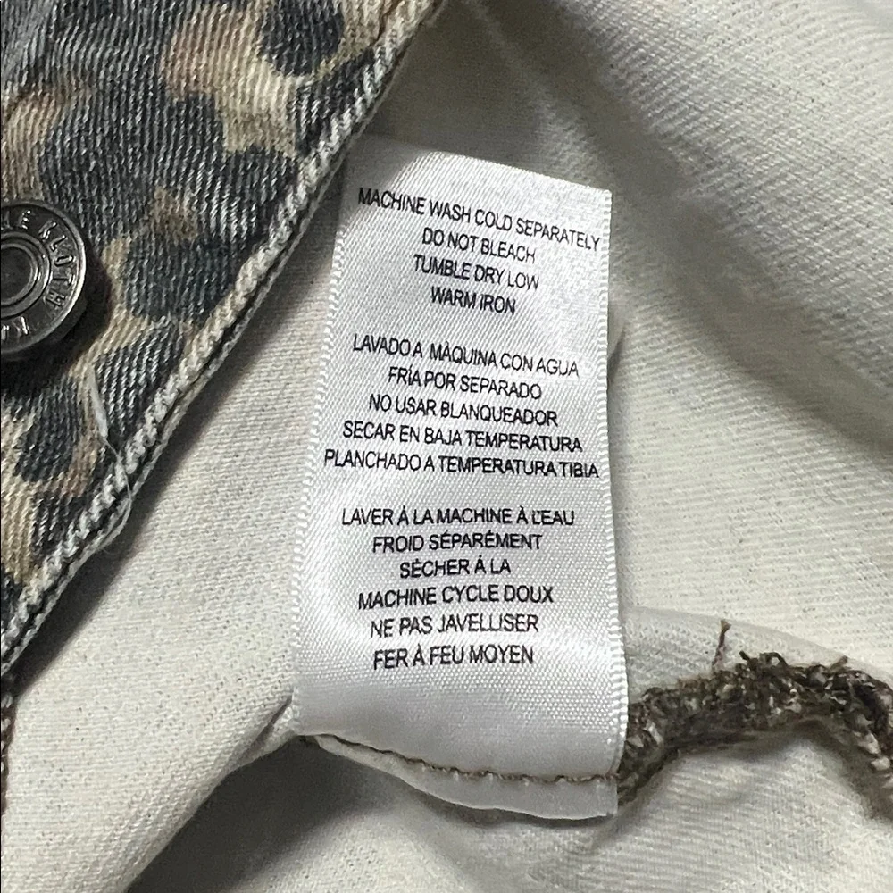 Kut from the Kloth Leopard Print Jean Jacket - Black and Tan. XL - Picture 5 of 9